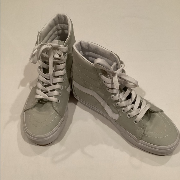 Vans Shoes - Women’s Vans Size 7.5